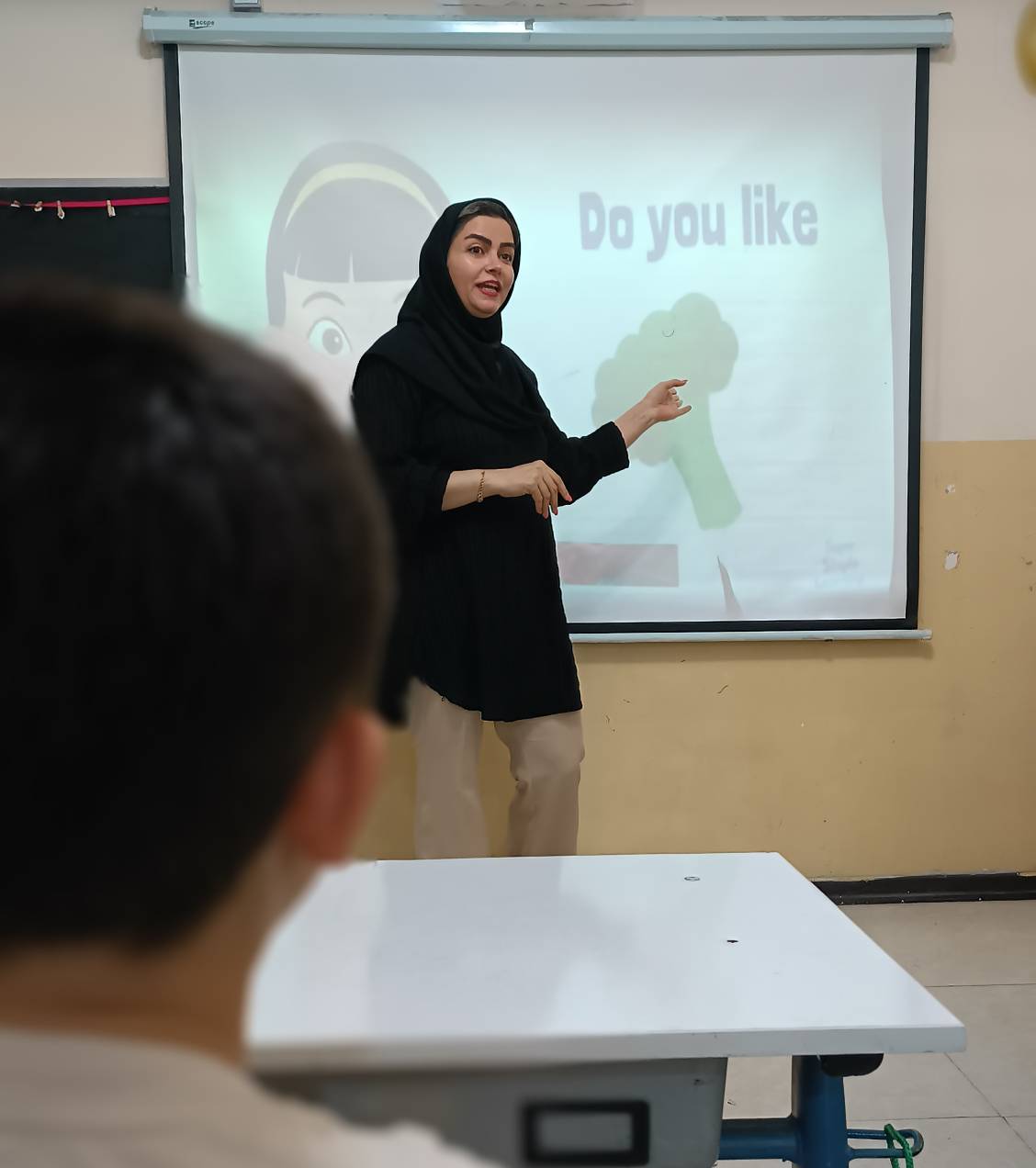 آیا کلاس زبان انگلیسی مدرسه کافی است؟ تجربه دبستان سلام یاسین ۲